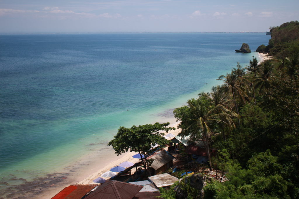 Vue d'en haut d'une plage de Bali
